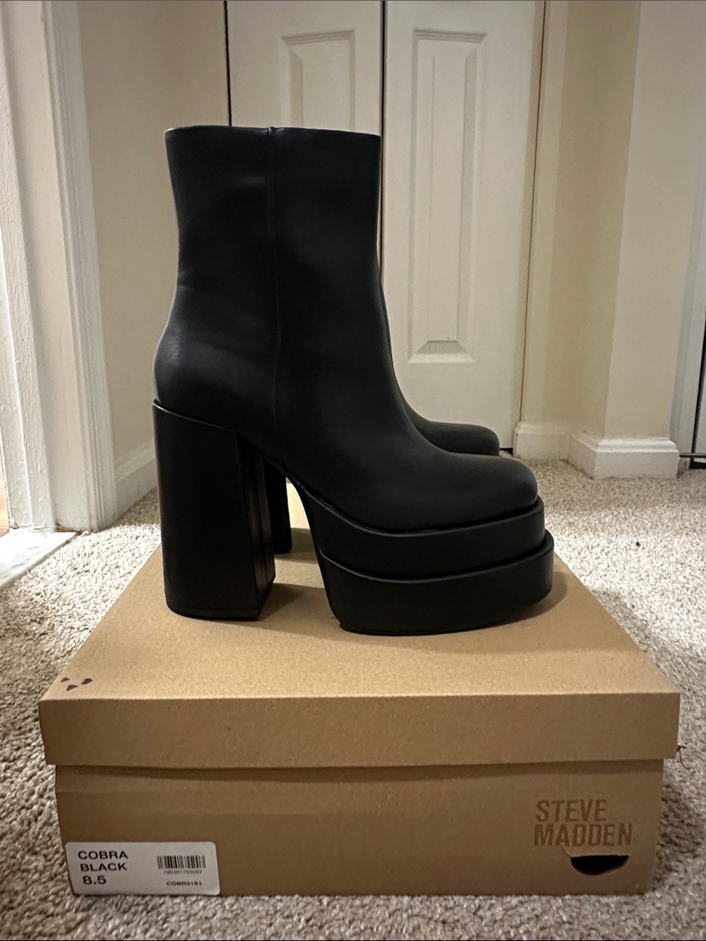 Steve Madden Cobra Black Boot - Picture 3 of 4